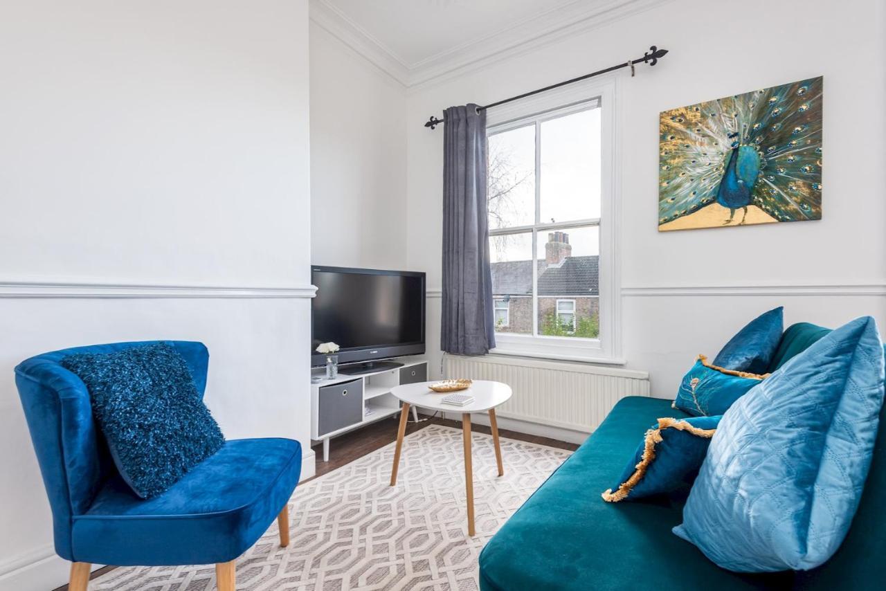 Modern, Romantic In - Pass The Keys