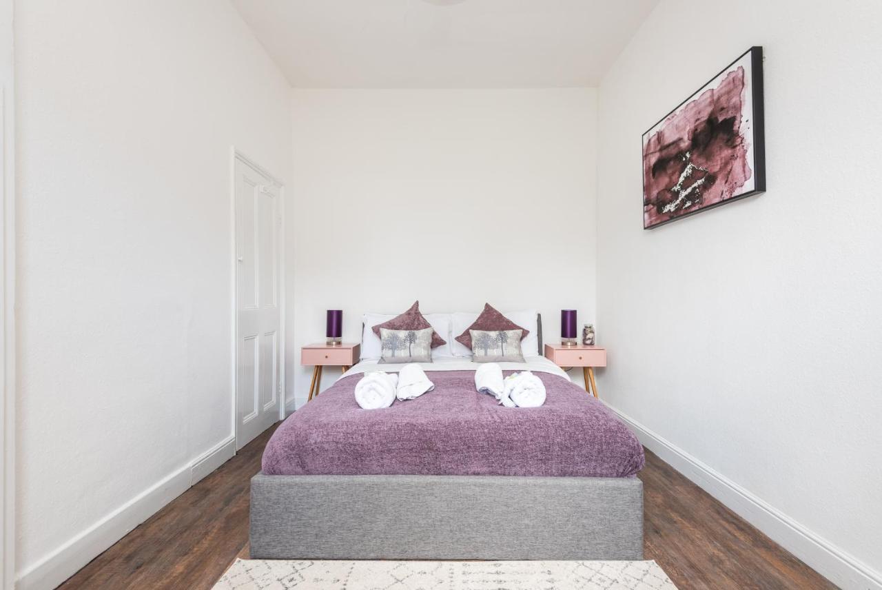 Modern, Romantic In - Pass The Keys Apartment *