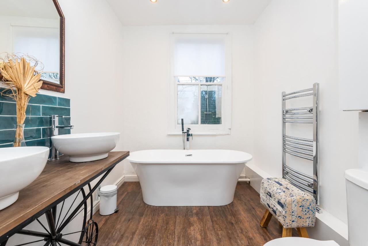 Apartment Modern, Romantic In - Pass The Keys York